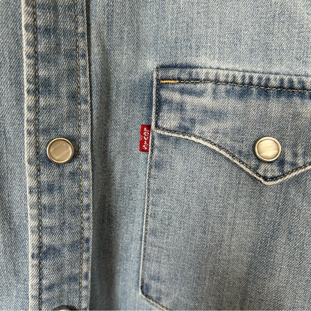 Levi’s Iconic Western Denim Shirt - Picture 10 of 10